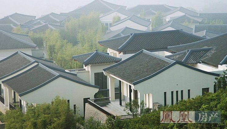富春山居度假村位于杭州山水秀丽的富阳市富春江畔,其包括富春别墅