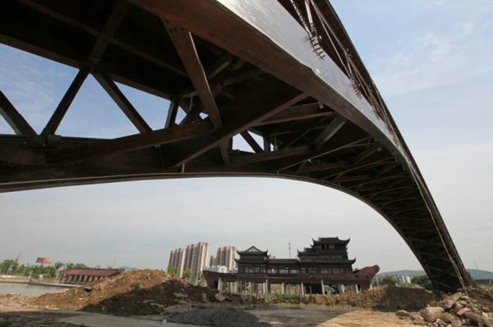 大跨度钢桁架拱桥施工技术