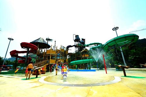 百名比基尼美女香艳开跑 加勒比海水世界快乐