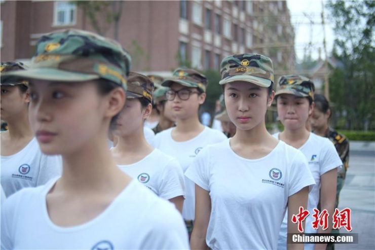 航空学院女生的一天 准空姐们在宿舍什么样?