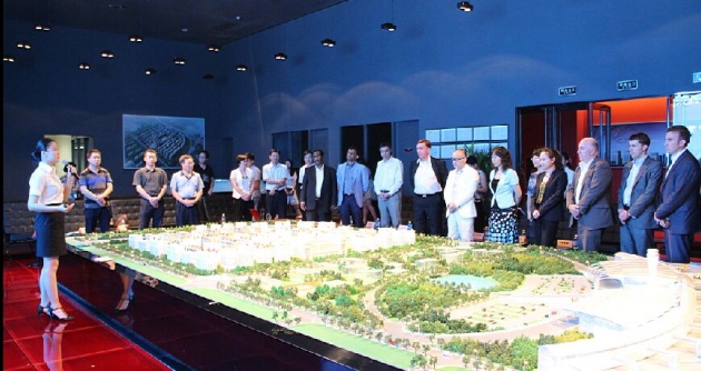 大伦敦纽汉姆市中国投资考察团到访青岛总部基