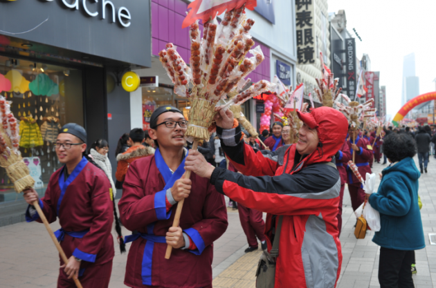 中街惊现穿越快闪秀 500清朝人为豫珑城而来