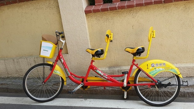 八大关治理违规自行车 商家租存车分开逃避监