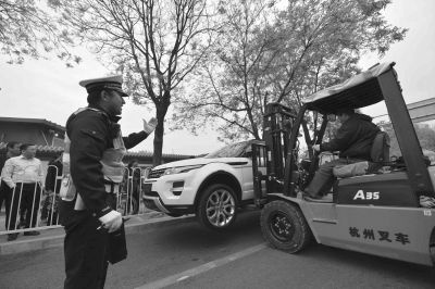 适度放开停车收费定价权 小区或设限时居住车