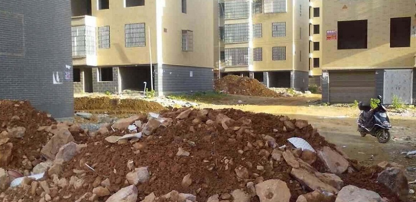 深圳一男子转租房屋收取押金 押金到手脚底抹