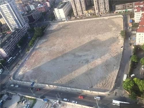 110亿一块地,吓傻房奴!回望18年前,泪流满面…