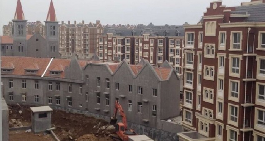 南岛小镇新房长毛地板鼓了 就因为没开窗? --凤凰房产青岛