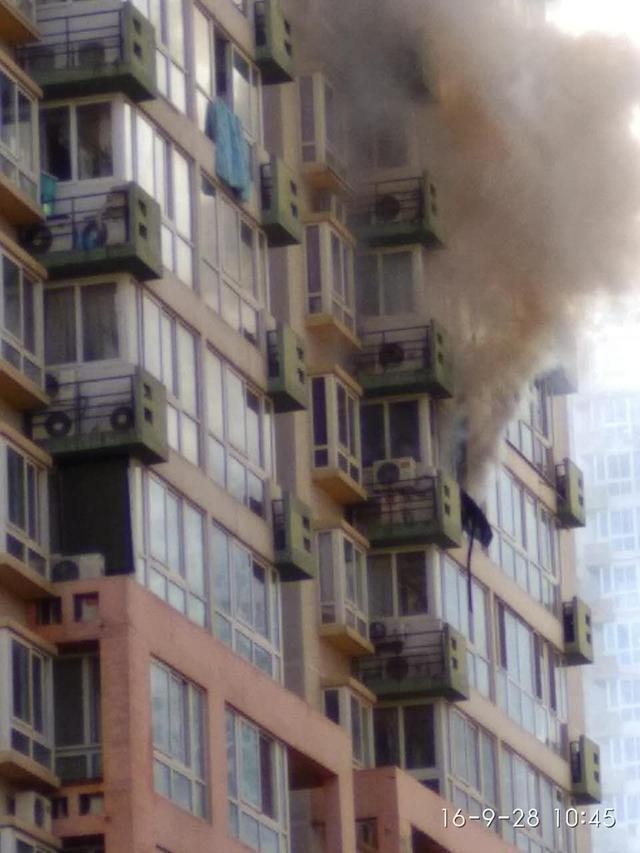 朝阳区百环家园一群租房发生火灾 殃及至16层