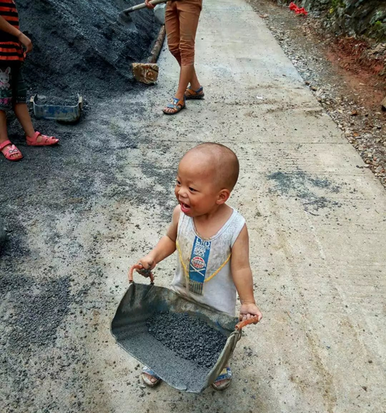 恒大城爱心捐衣在行动衣路有你更温暖 --凤凰