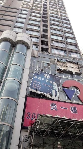 重庆:将对违法户外广告牌上的电话进行停机处