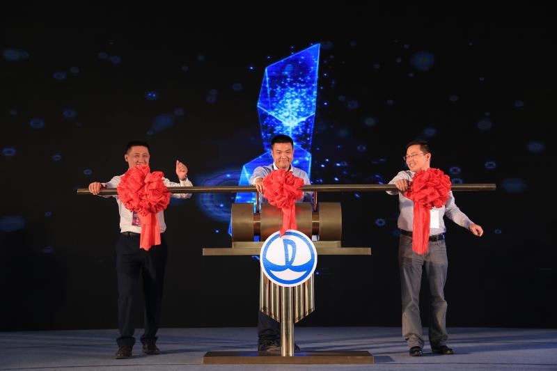 4月29日,凤凰传奇空降万达茂,千人炫舞金陵 --