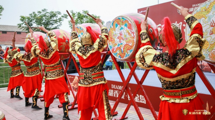 西安这家商业街开放出大招 到底多火爆自己来感受下!