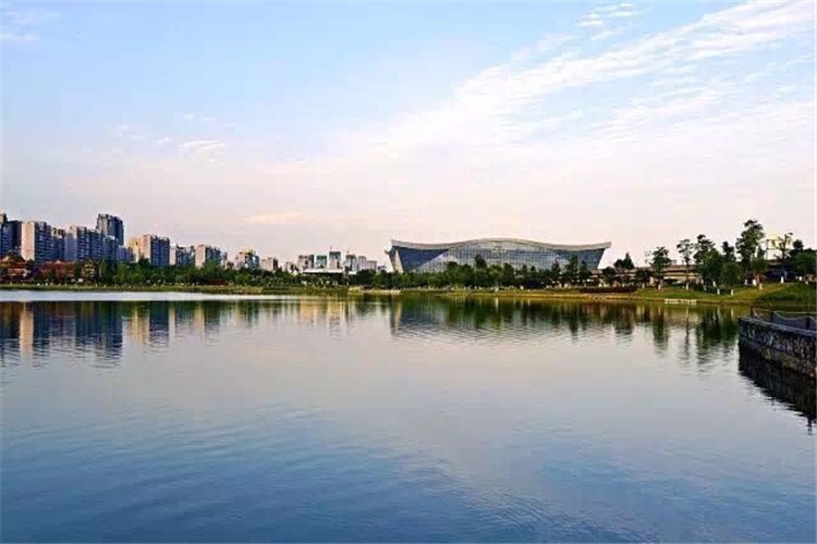 成都文儒德紧临锦城湖2号湖区,拥有最开阔的视野.