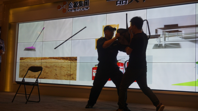 8月6日南宁公安携手金源集团开展2017年平安