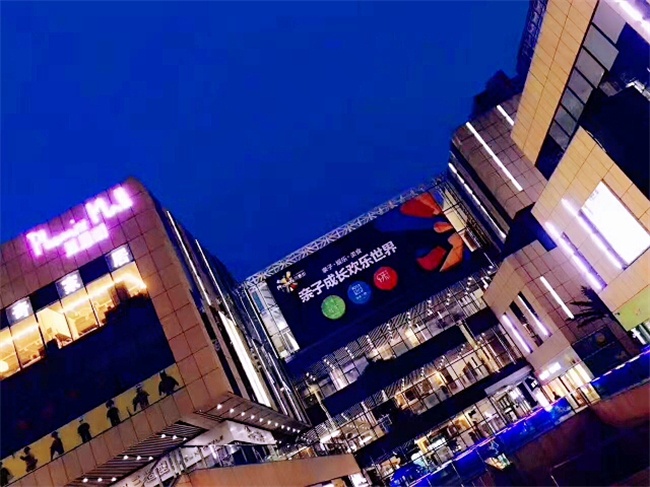 沈阳首家 新华小记者 落户阳光100凤凰街,凤凰