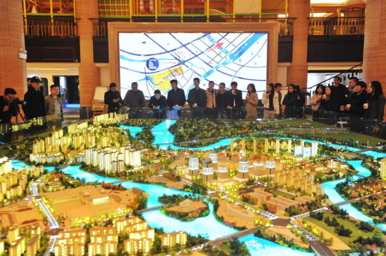 一日游八国 全新现象级度假作品已成形 记者亲