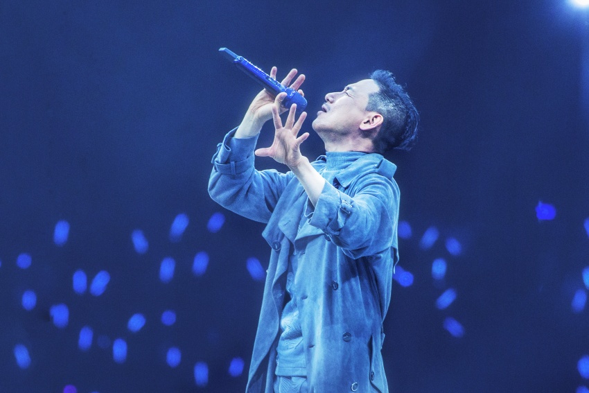 万人空巷唱响深圳大运中心 佳兆业文体携手张