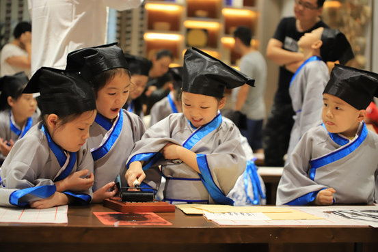 首届少儿东方文化节走红 引领全国暑假国学风