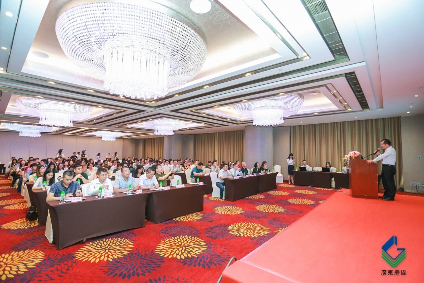 社会责任丨连续八年!2017广东房企社会责任报