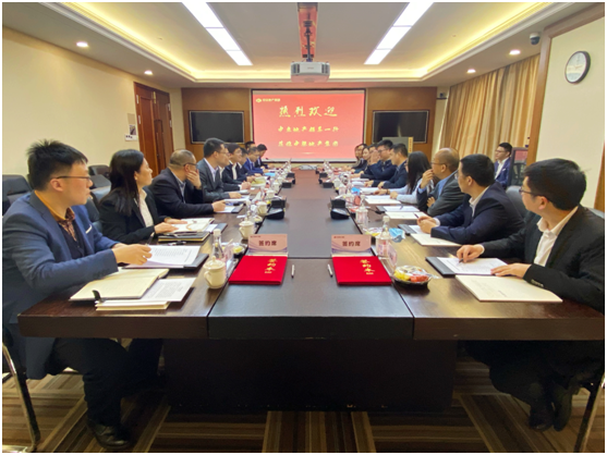 中梁地产执行总裁李和栗对中奥地产任总及团队到访莅临表示热烈欢迎