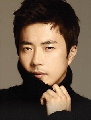 已经结束了和前经纪公司的长达6年的合约,从现在开始将独立进行活动