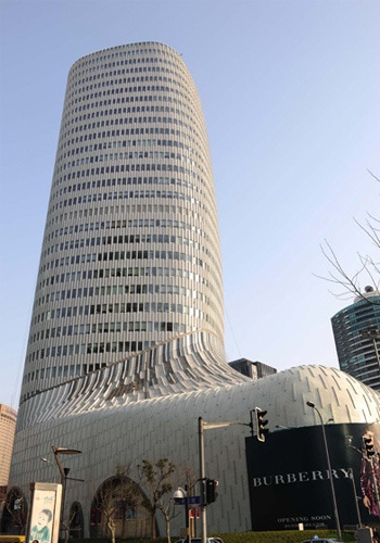 上海"靴子楼" 酷似马靴业绩差