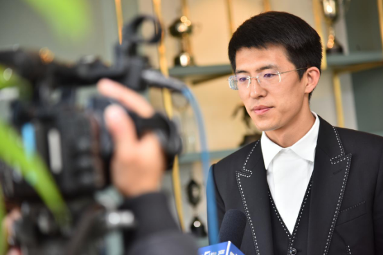 在开业盛典仪式中,澳洲金鼎集团创始人尹刚先生表示:" 将中国区总部选