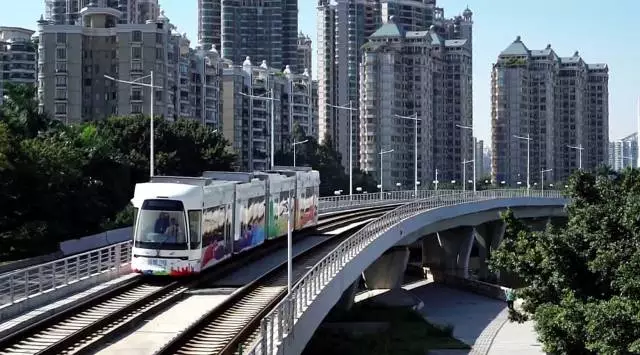 如此可见,国际金融城将建造一个汇集了地铁站,城轨站,有轨电车站,公交