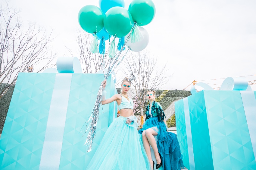 巨型钻石轰动杭州 龙湖西溪天街示范区上周末