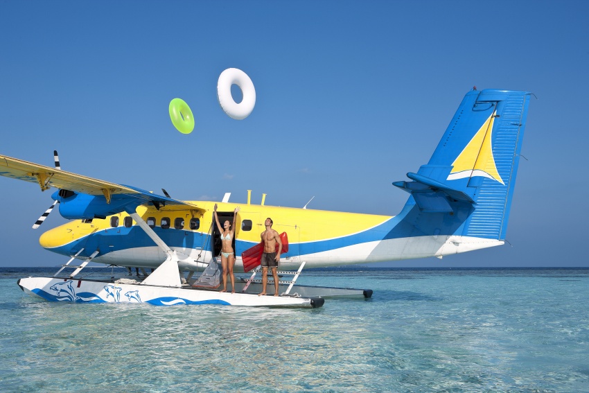 十里银滩水上运动中心提供双体帆船游艇 ,豪华快艇,水上飞机渔船