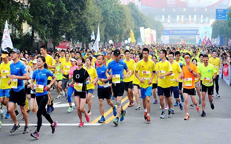 两天超千人报名 2018荣盛城市马拉松接力赛燃