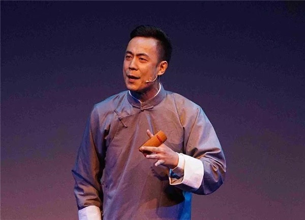 快板《绕口令》 ▼河南坠子 《十个大鸡子儿》 ▼传统戏法 《借髢髢》