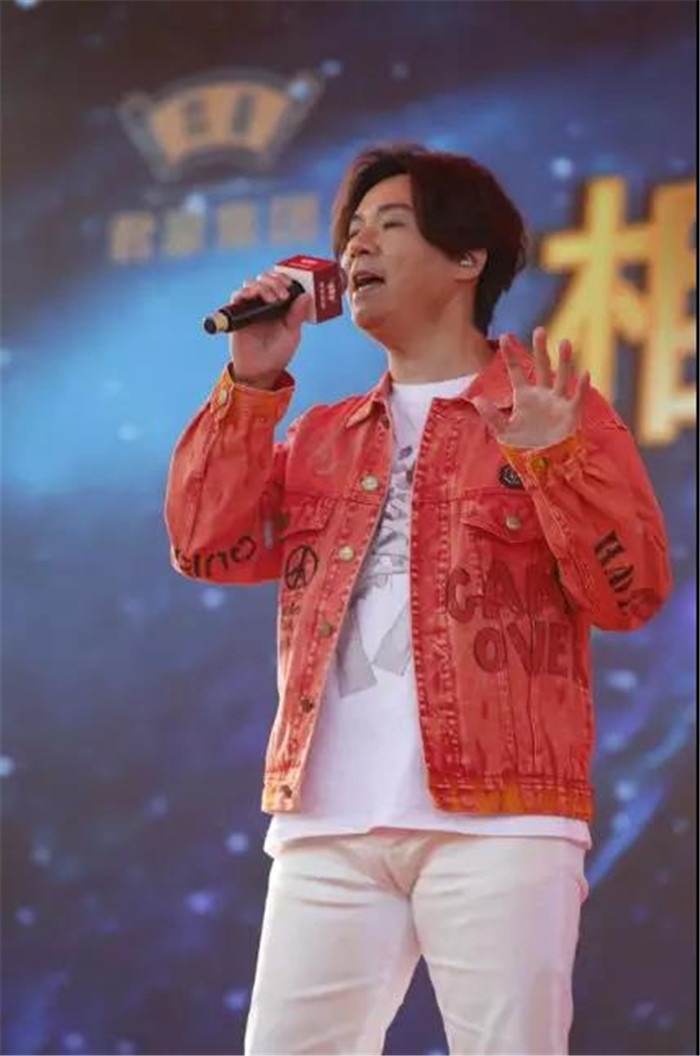 本次君豪集团依然不惜重金请来青年演员佟丽娅,治愈系甜美女歌手