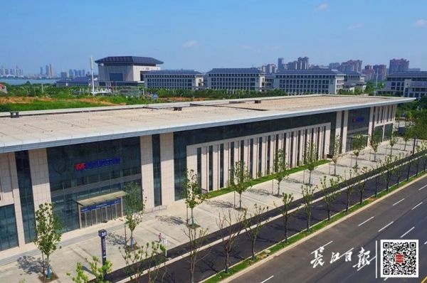 全线起于野芷湖站,设站3座,分别为:野芷湖站,黄家湖地铁小镇站,军运村