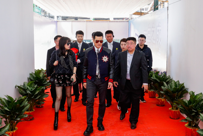 12 | 热烈庆贺国维中央广场耀世开盘!