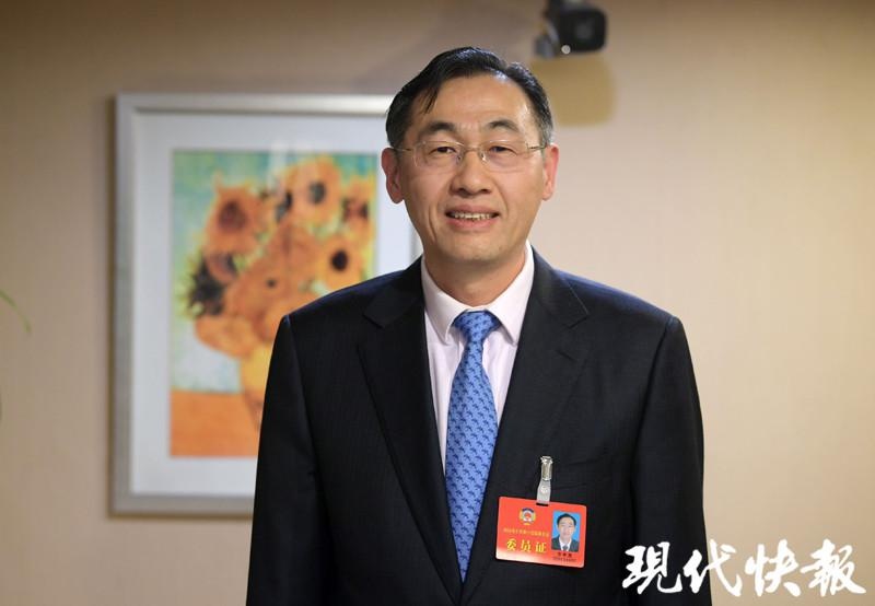 南京市政协委员,市卫健委主任方中友政府工作报告中提出,今年南京要