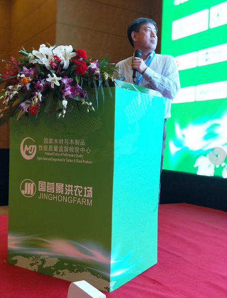 来自哈尔滨市三立雅风环境艺术有限公司的孙伟伦,介绍橡胶木的梯级